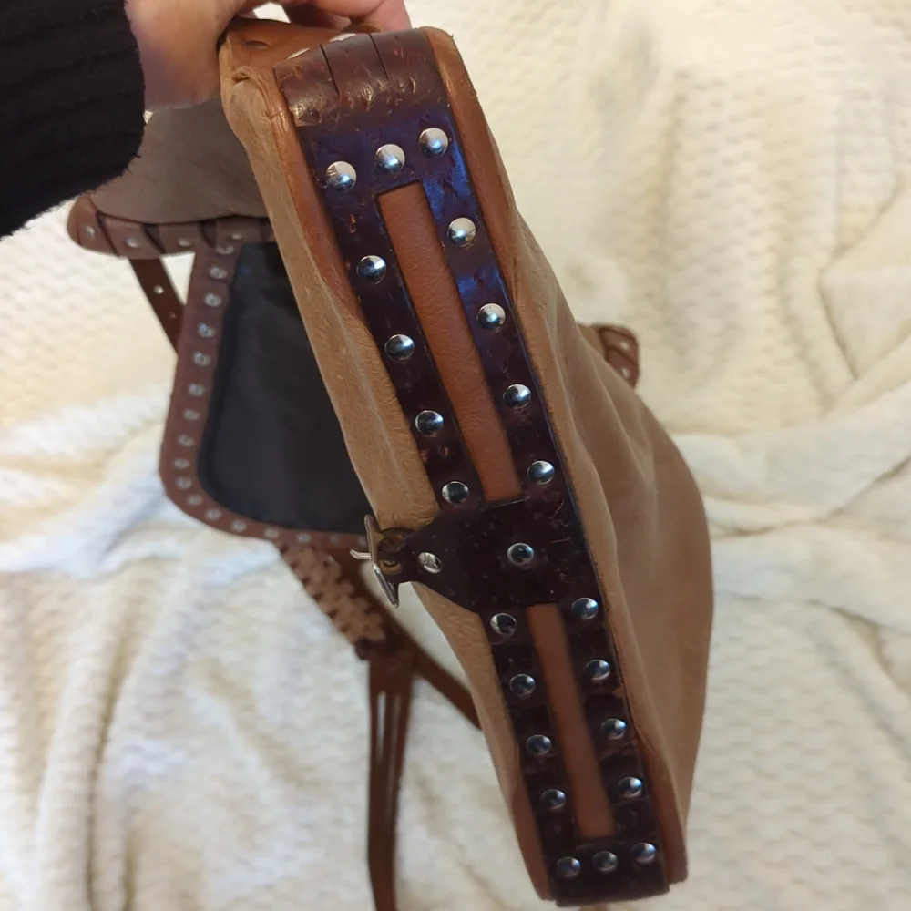 💕HP💕Bella Dolci Handcrafted Brown Leather Shoulder Bag - Picture 9 of 14